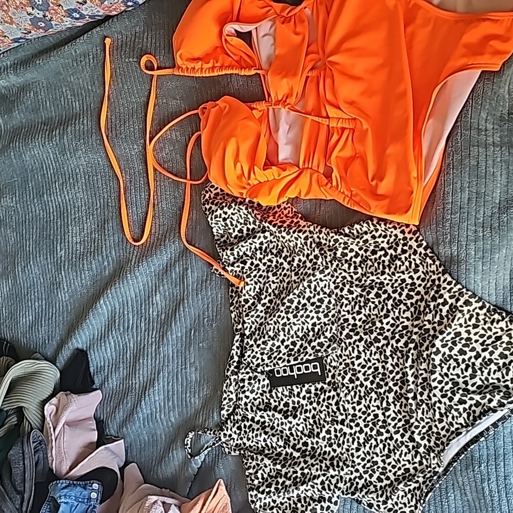 Lot! Two brand new bathing suit. Size 20/1x but FIT MORE LIKE A 16